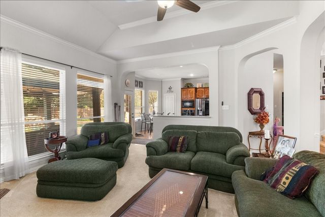 8402 Pecan Creek Drive, Arlington, TX 76001