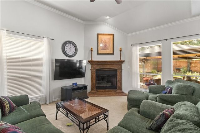 8402 Pecan Creek Drive, Arlington, TX 76001