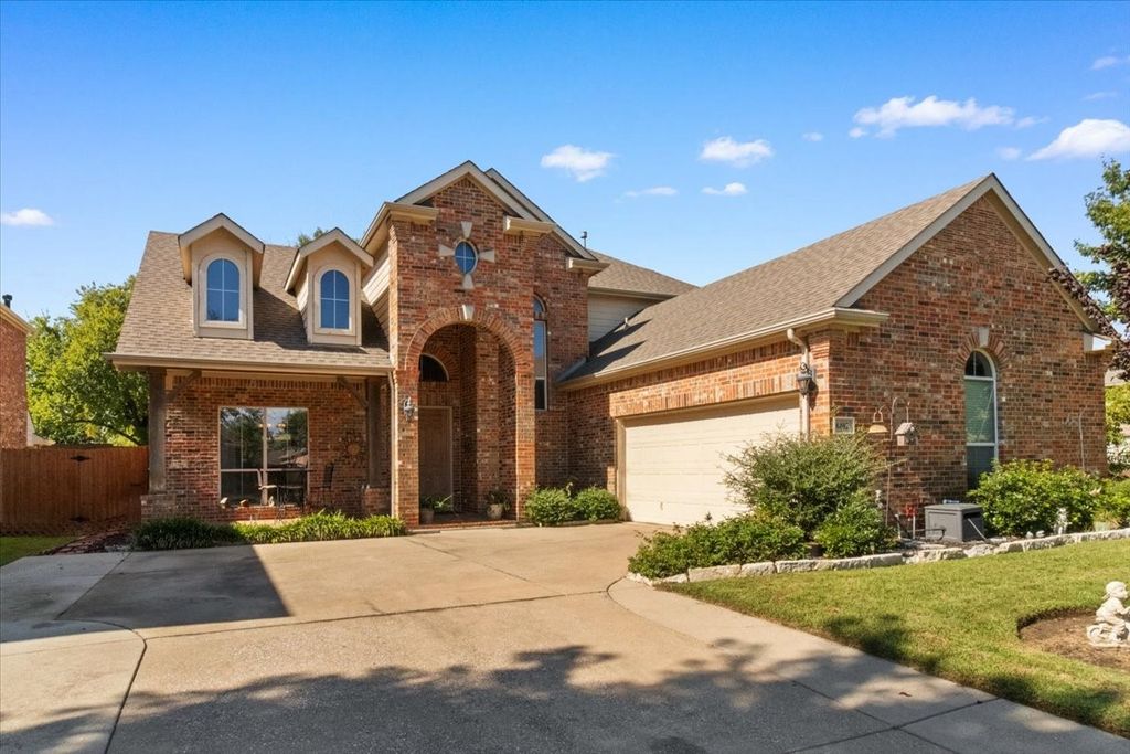 8402 Pecan Creek Drive, Arlington, TX 76001