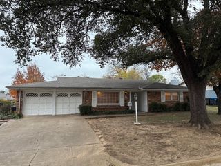 216 Bellvue Drive, Fort Worth, TX 76134