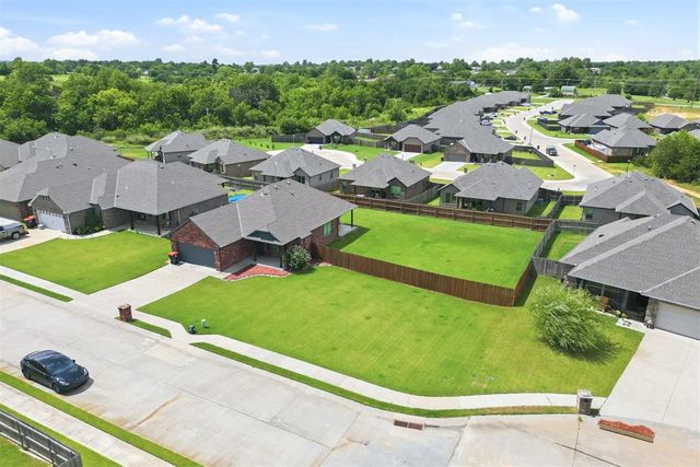 20559 Creekside Drive, Harrah, OK 73045