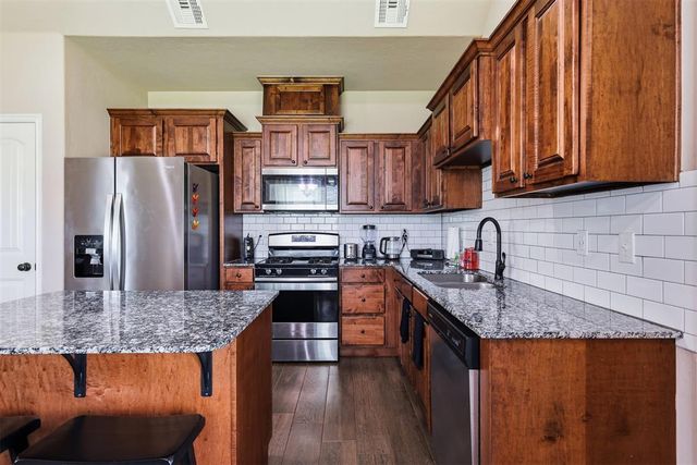 20559 Creekside Drive, Harrah, OK 73045