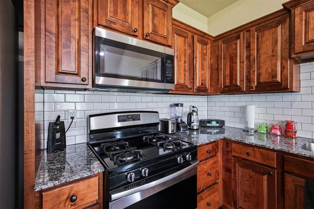 20559 Creekside Drive, Harrah, OK 73045