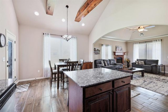 20559 Creekside Drive, Harrah, OK 73045