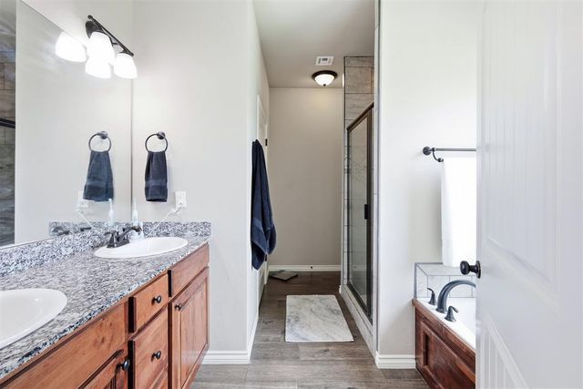20559 Creekside Drive, Harrah, OK 73045