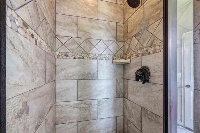 20559 Creekside Drive, Harrah, OK 73045