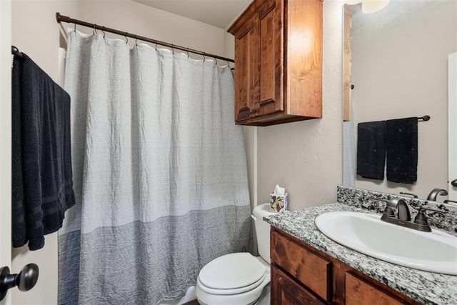 20559 Creekside Drive, Harrah, OK 73045