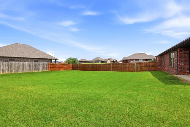 20559 Creekside Drive, Harrah, OK 73045