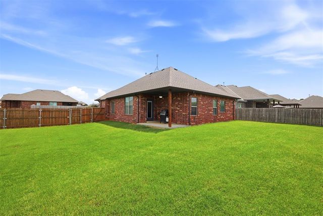 20559 Creekside Drive, Harrah, OK 73045