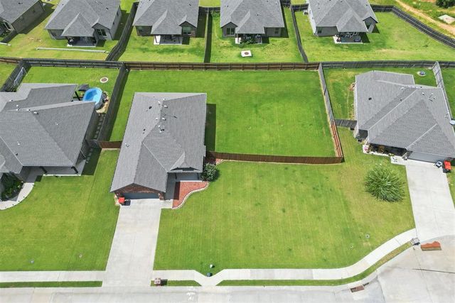 20559 Creekside Drive, Harrah, OK 73045