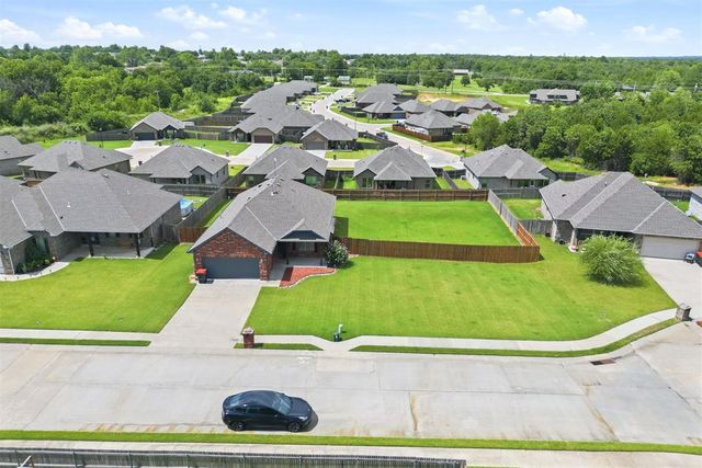 20559 Creekside Drive, Harrah, OK 73045