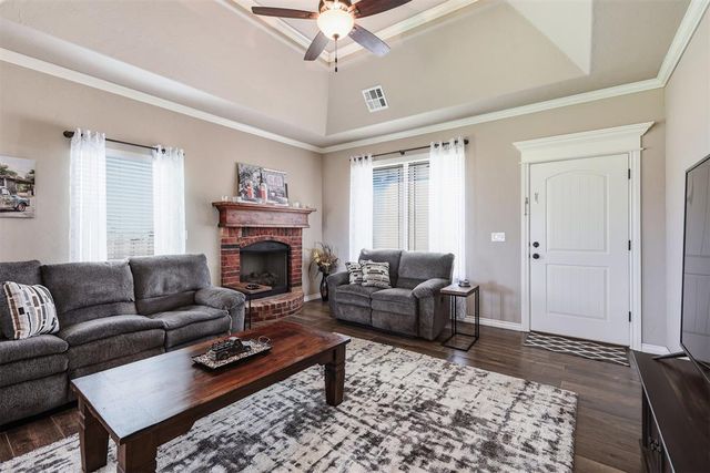 20559 Creekside Drive, Harrah, OK 73045