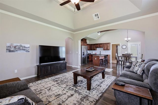 20559 Creekside Drive, Harrah, OK 73045