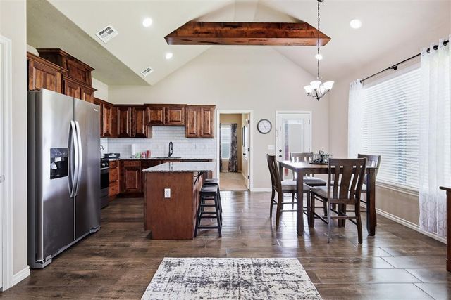 20559 Creekside Drive, Harrah, OK 73045
