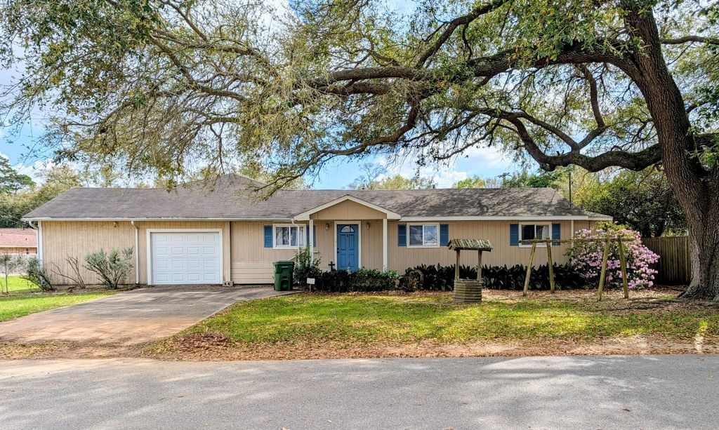 2506 Heights Street, Liberty, TX 77575