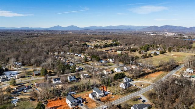3 Thomas Jefferson Road, Forest, VA 24551