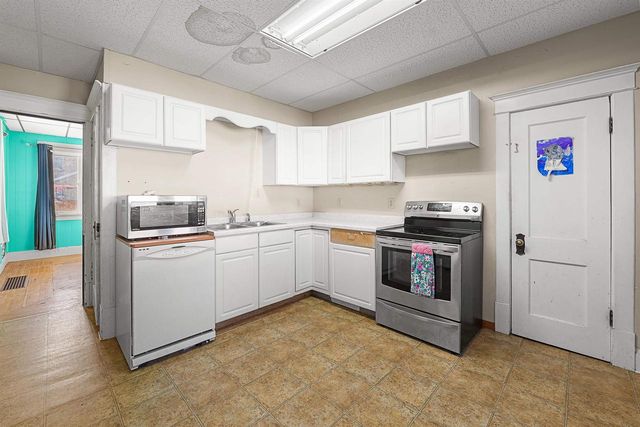 145 E Burnett Street, Beaver Dam, WI 53916