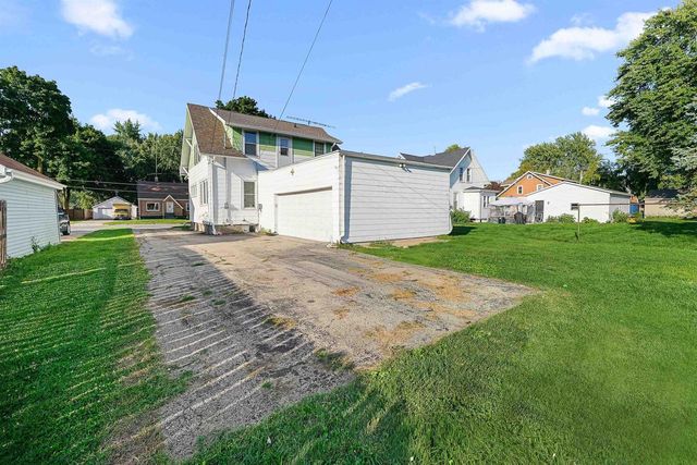 145 E Burnett Street, Beaver Dam, WI 53916