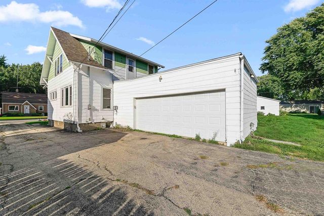 145 E Burnett Street, Beaver Dam, WI 53916