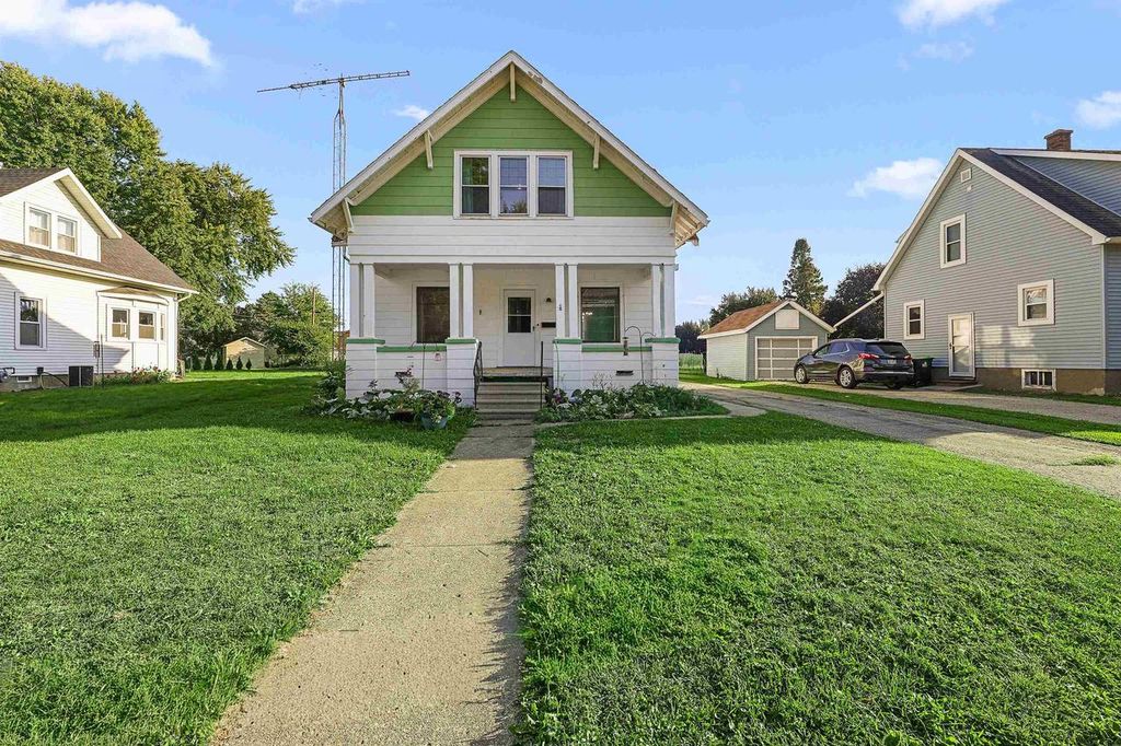 145 E Burnett Street, Beaver Dam, WI 53916