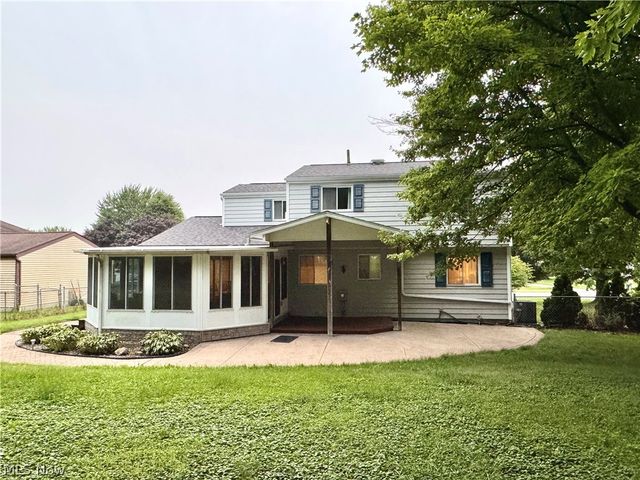8861 Groveside Drive, Strongsville, OH 44136