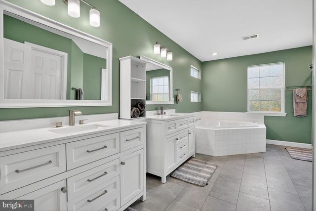 17565 BROOKVILLE CT, Round Hill, VA 20141
