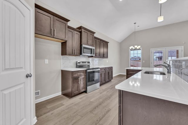 641 Woodrush Dr, Clarksville, TN 37040