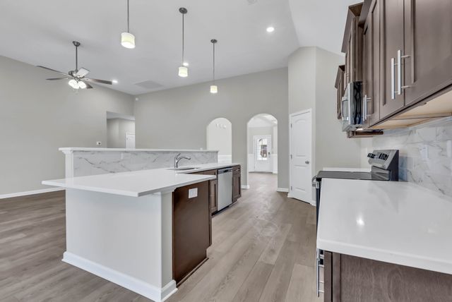 641 Woodrush Dr, Clarksville, TN 37040