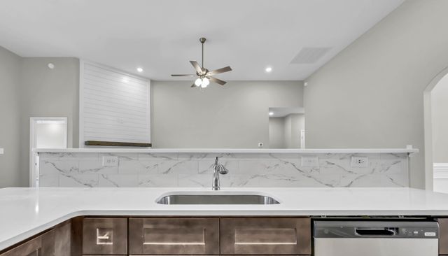 641 Woodrush Dr, Clarksville, TN 37040