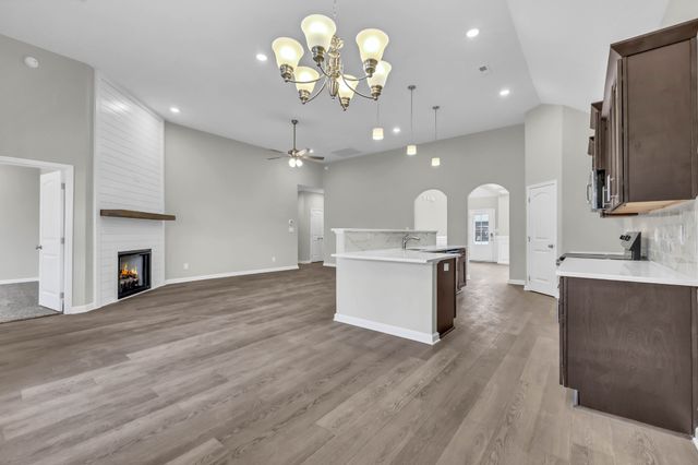 641 Woodrush Dr, Clarksville, TN 37040