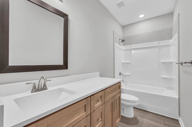 641 Woodrush Dr, Clarksville, TN 37040