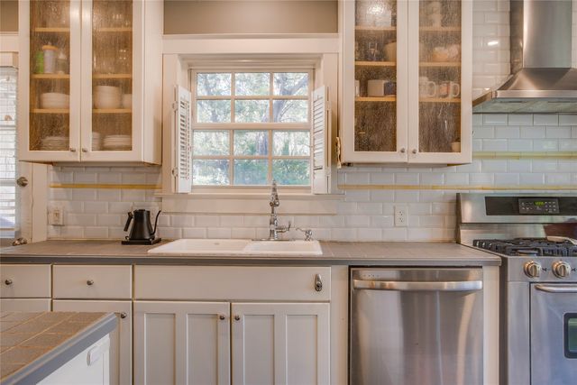 2442 Sunset Avenue, Dallas, TX 75211