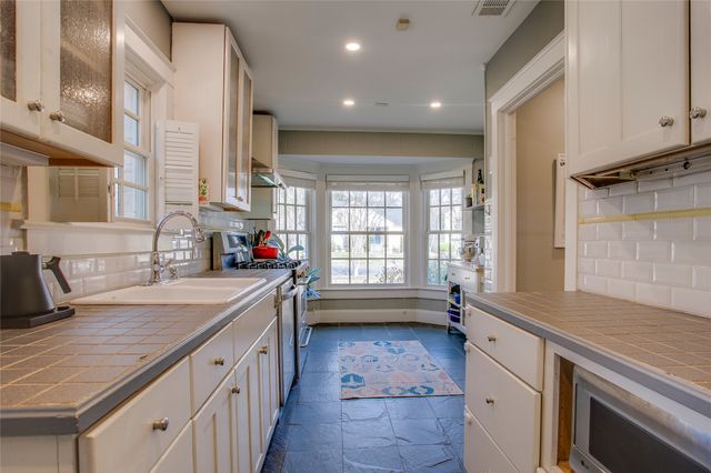 2442 Sunset Avenue, Dallas, TX 75211