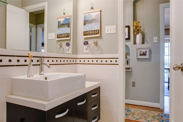 2442 Sunset Avenue, Dallas, TX 75211