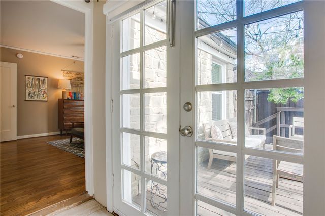 2442 Sunset Avenue, Dallas, TX 75211