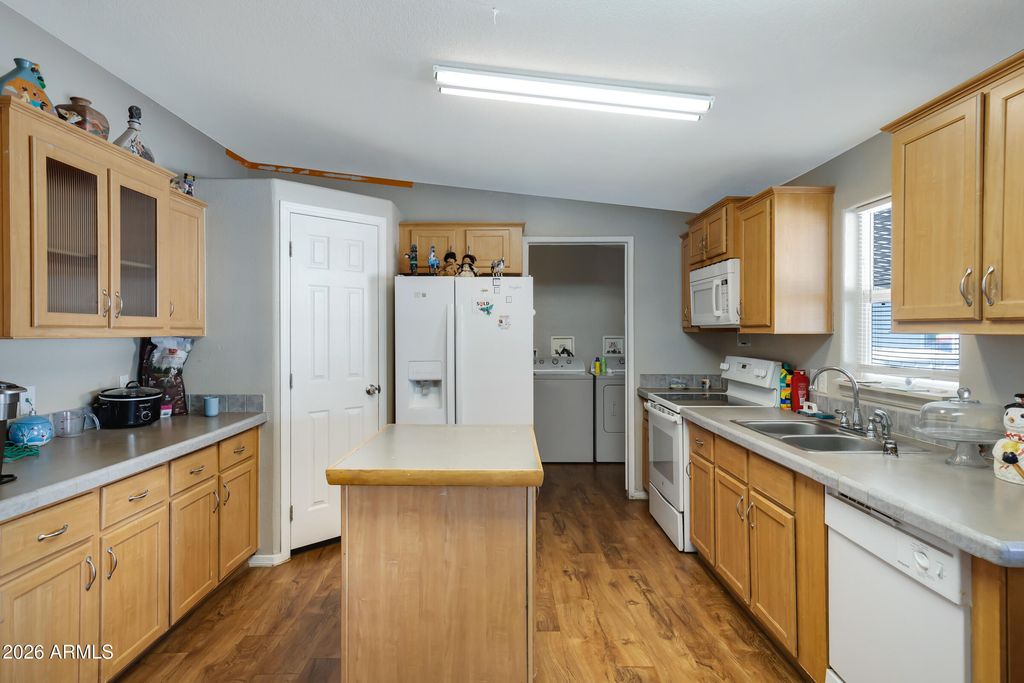 2200 N DELAWARE Drive OFC, Apache Junction, AZ 85120