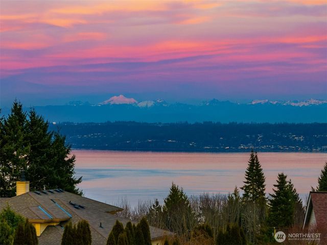 11572 NE Skyward Loop, Kingston, WA 98346