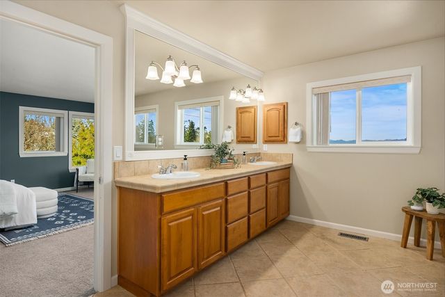 11572 NE Skyward Loop, Kingston, WA 98346