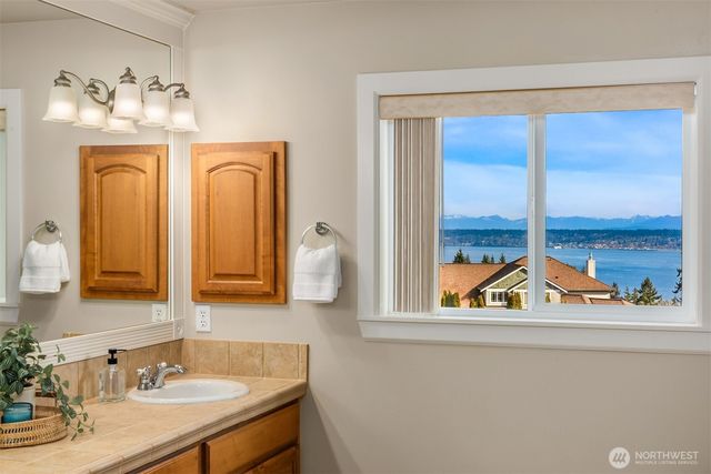 11572 NE Skyward Loop, Kingston, WA 98346