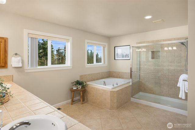 11572 NE Skyward Loop, Kingston, WA 98346