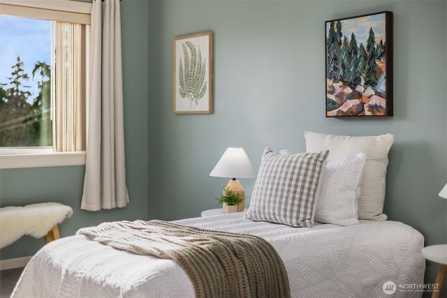 11572 NE Skyward Loop, Kingston, WA 98346