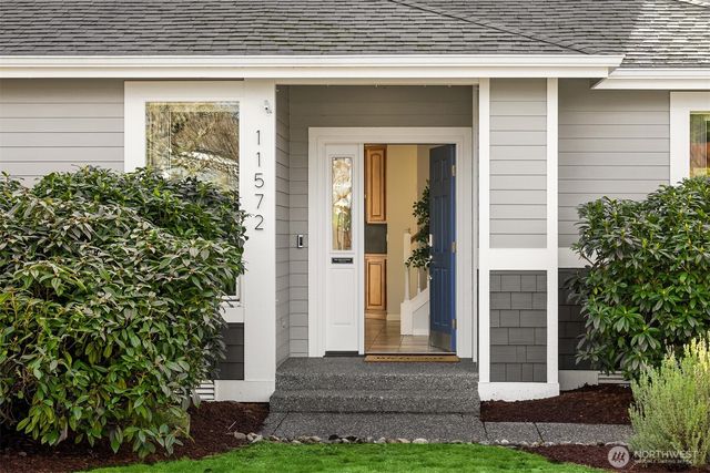 11572 NE Skyward Loop, Kingston, WA 98346