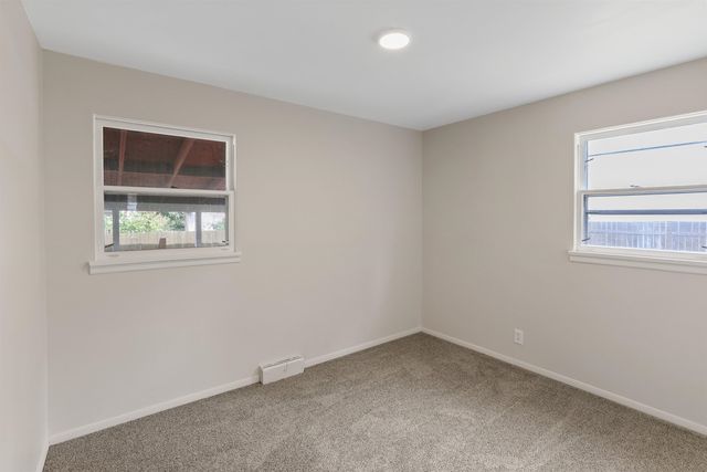 5804 N Maple St, Spokane, WA 99205