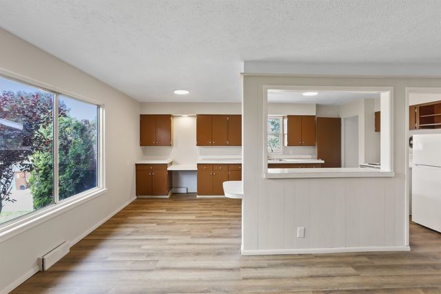 5804 N Maple St, Spokane, WA 99205