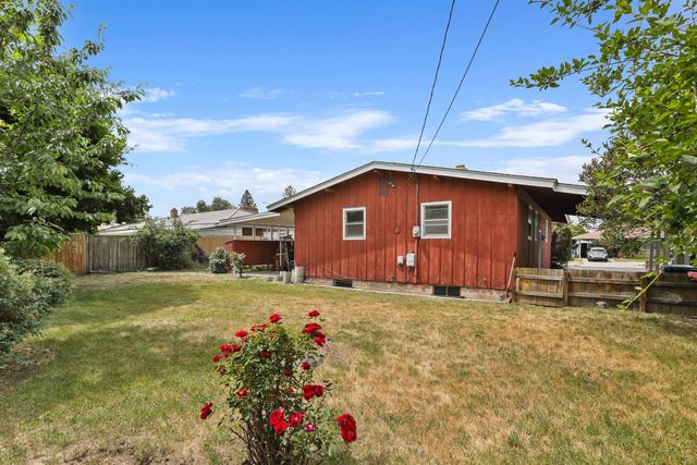 5804 N Maple St, Spokane, WA 99205