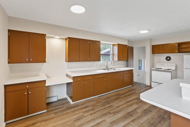 5804 N Maple St, Spokane, WA 99205