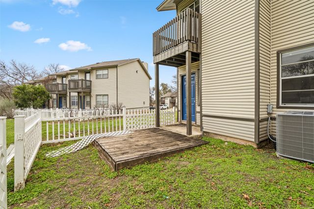 1844 River Crossing CIR D, Austin, TX 78741