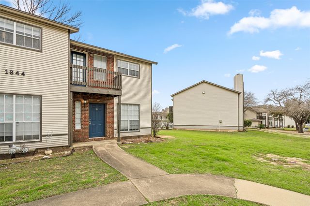 1844 River Crossing CIR D, Austin, TX 78741