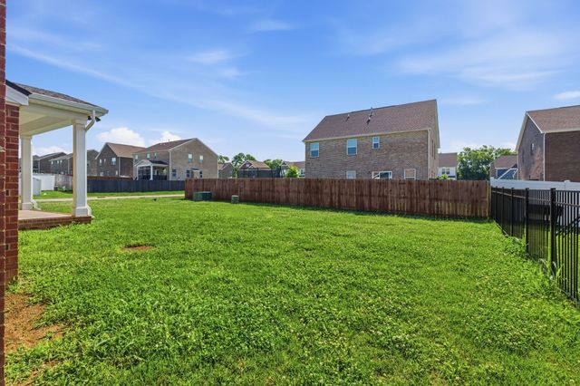 107 Meyrick Dr, Gallatin, TN 37066