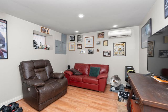 309 W BEVERLEY ST, Staunton, VA 24401